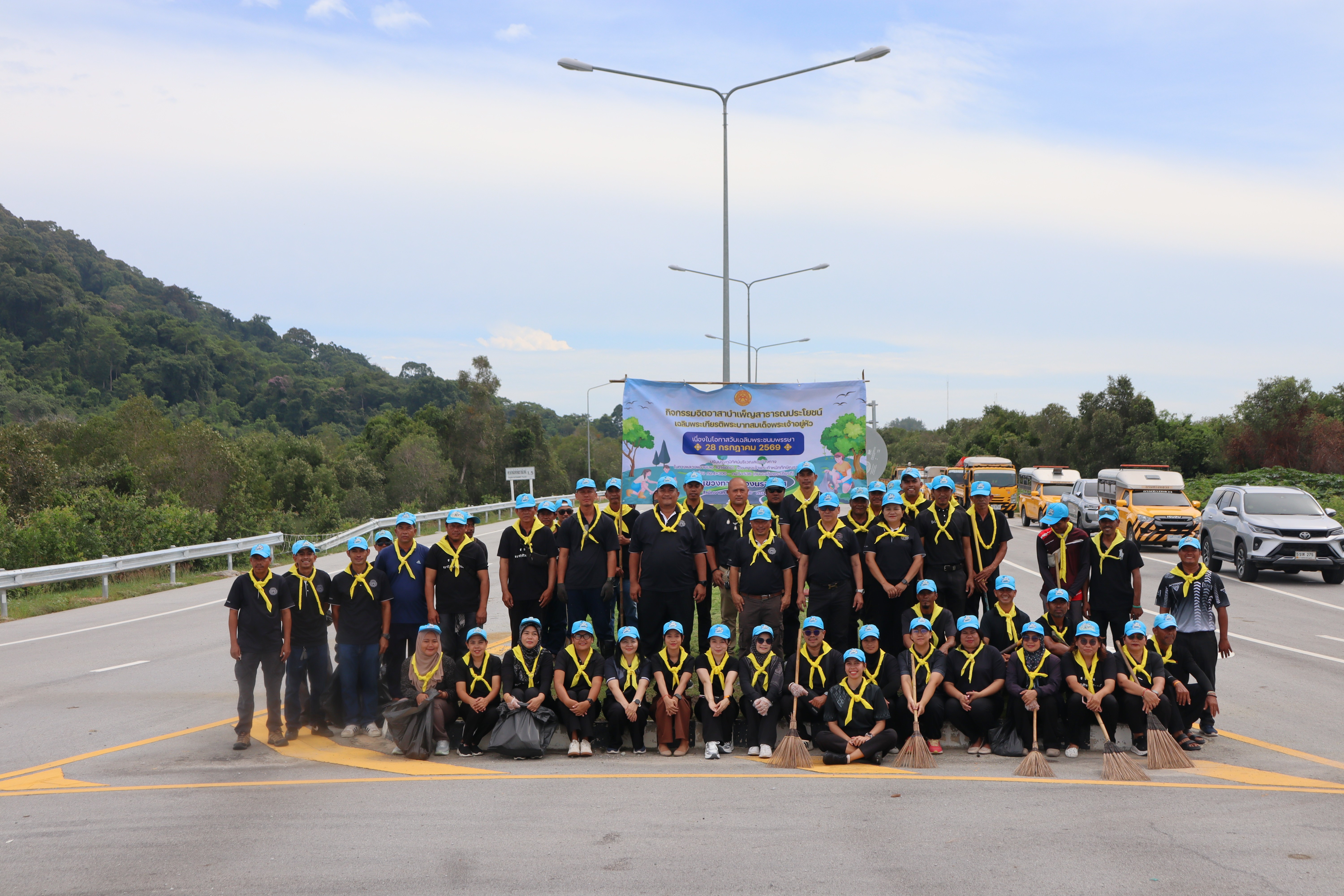 แขวงฯ นราธิวาส 10ปรับปรุงภูมิทัศน์บริเวณสองข้างทาง ในทางหลวงหมายเลข 4216 (ถนนเฉลิมพระเกียรติ)