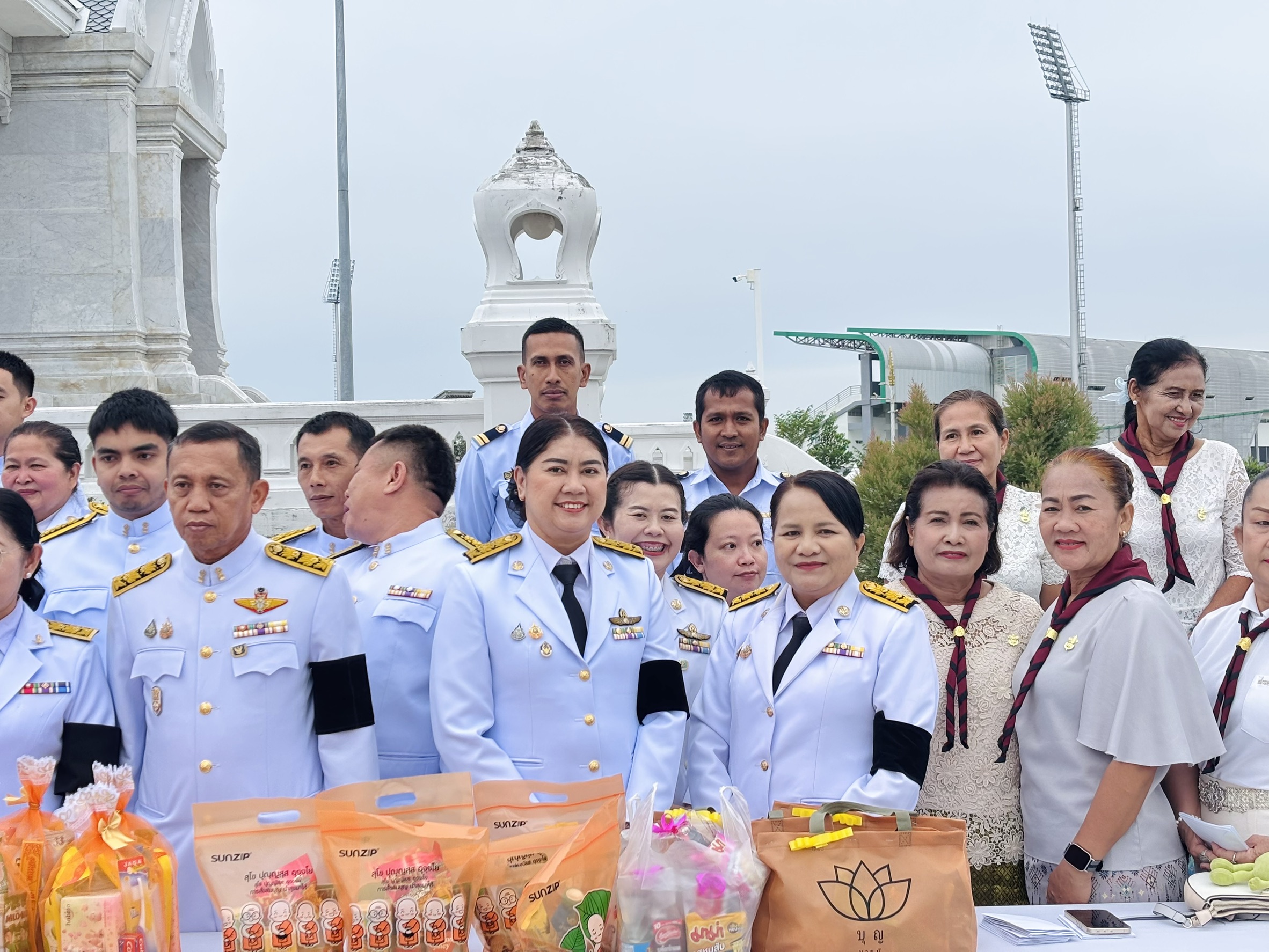 แขวงฯ นราธิวาส ร่วมพิธีเจริญพระพุทธมนต์และทำบุญตักบาตรถวายพระราชกุศล และพิธีถวายสัตย์ปฏิญานเพื่อเป็นข้าราชการที่ดีและพลังของแ