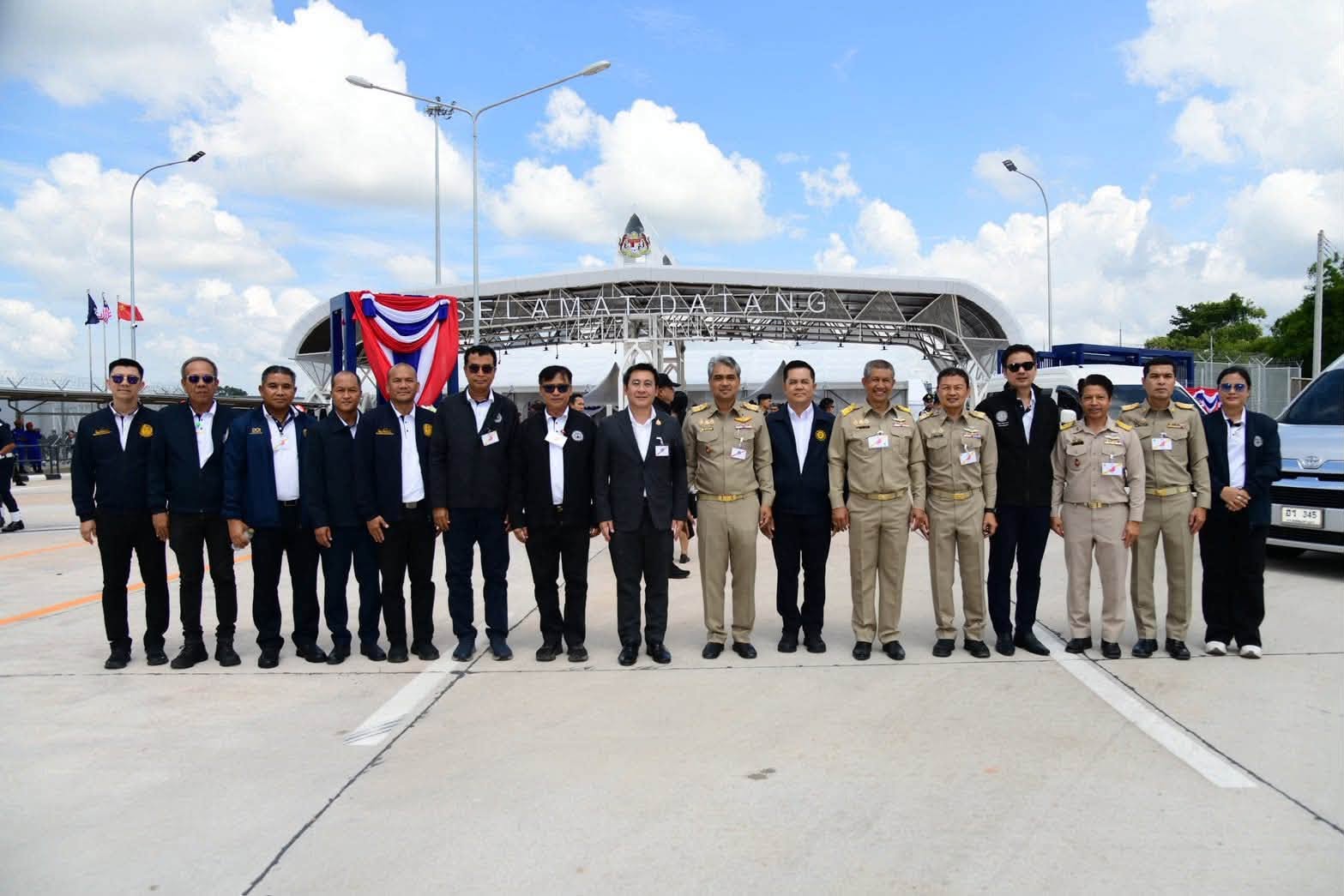 นายกรัฐมนตรีไทย-มาเลเซีย ร่วมเปิดถนนเชื่อมด่านสะเดาแห่งใหม่–บูกิตกายูฮิตัม สัญลักษณ์แห่งมิตรภาพ เพื่อยกระดับโครงสร้างพื้นฐานเ