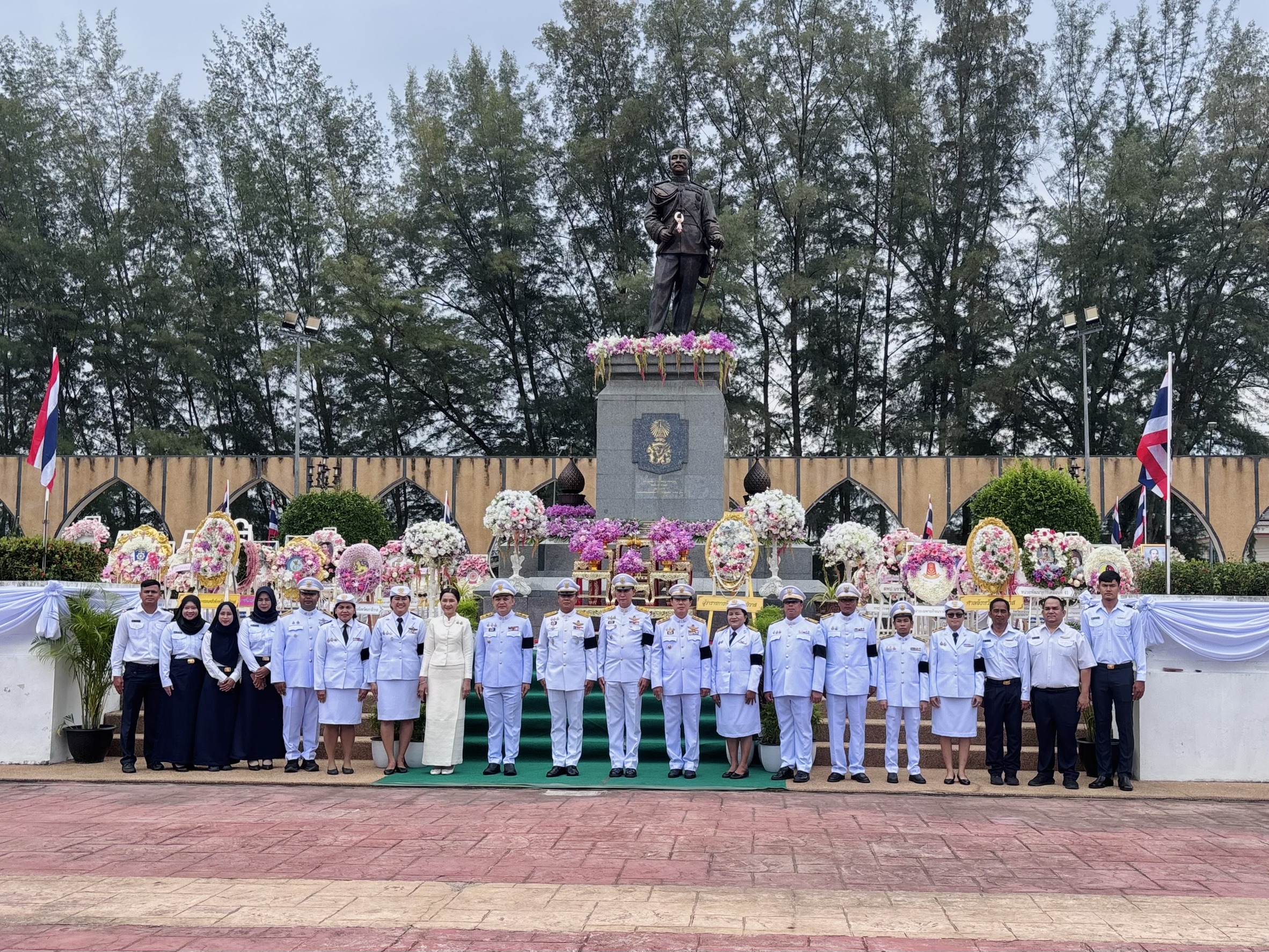 แขวงทางหลวงนราธิวาส ร่วมพิธีวางพวงมาลา ถวายราชสักการะ เนื่องในวันปิยมหาราช น้อมรำลึกในพระมหากรุณาธิคุณ  พระบาทสมเด็จพระจุลจอม